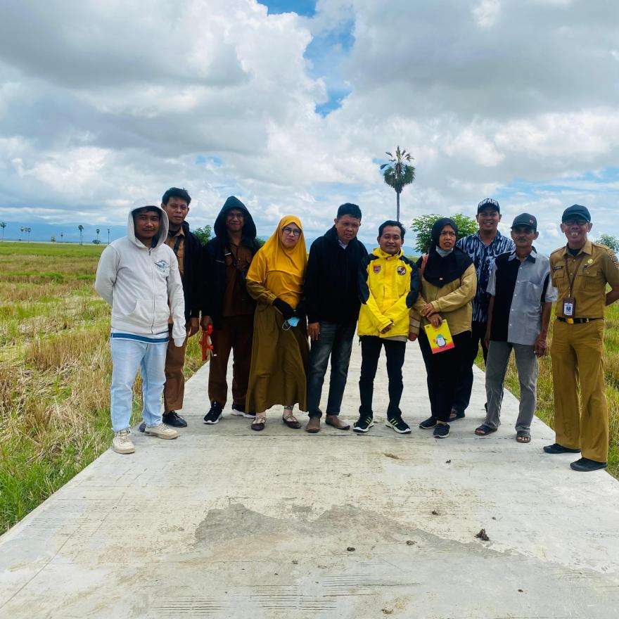 Tinjau Lapangan Pembangunan Jalan Tani Lasakotta